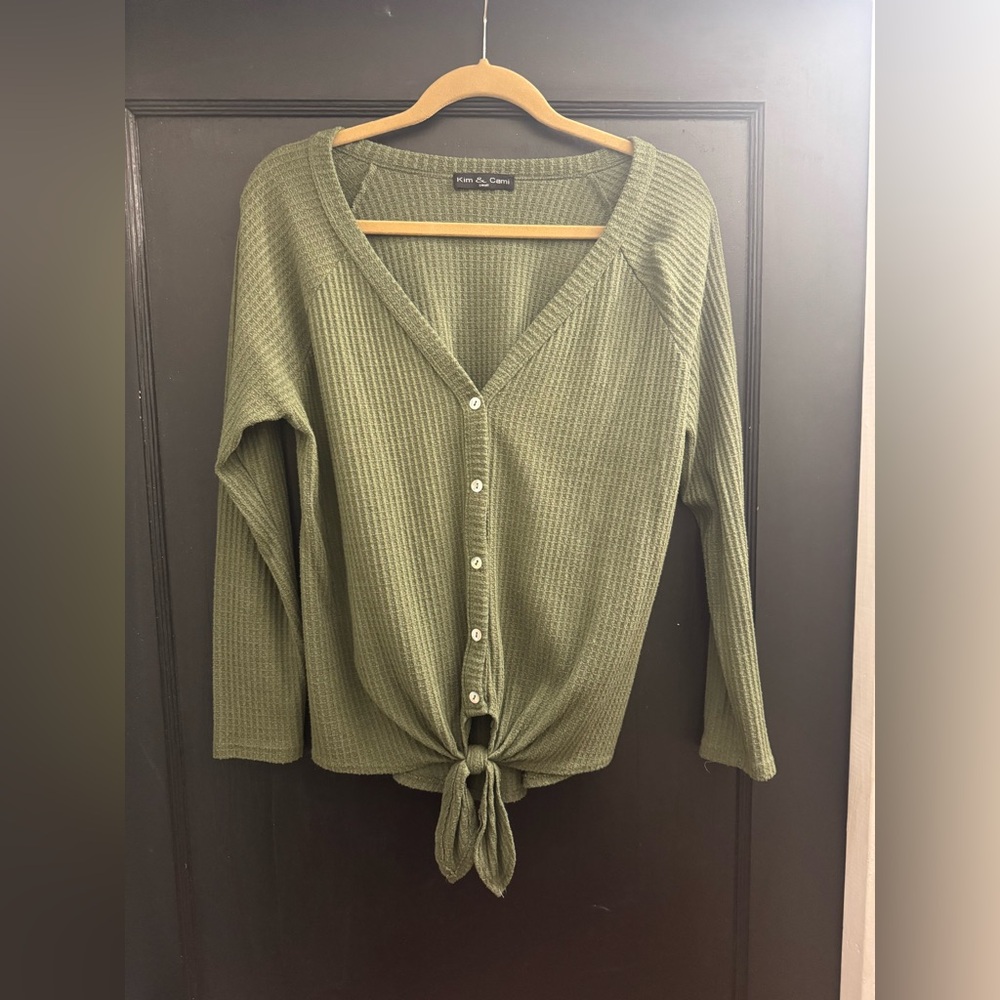 Women’s Kim & Cami Thermal  Olive Green front tie Shirt
Size S